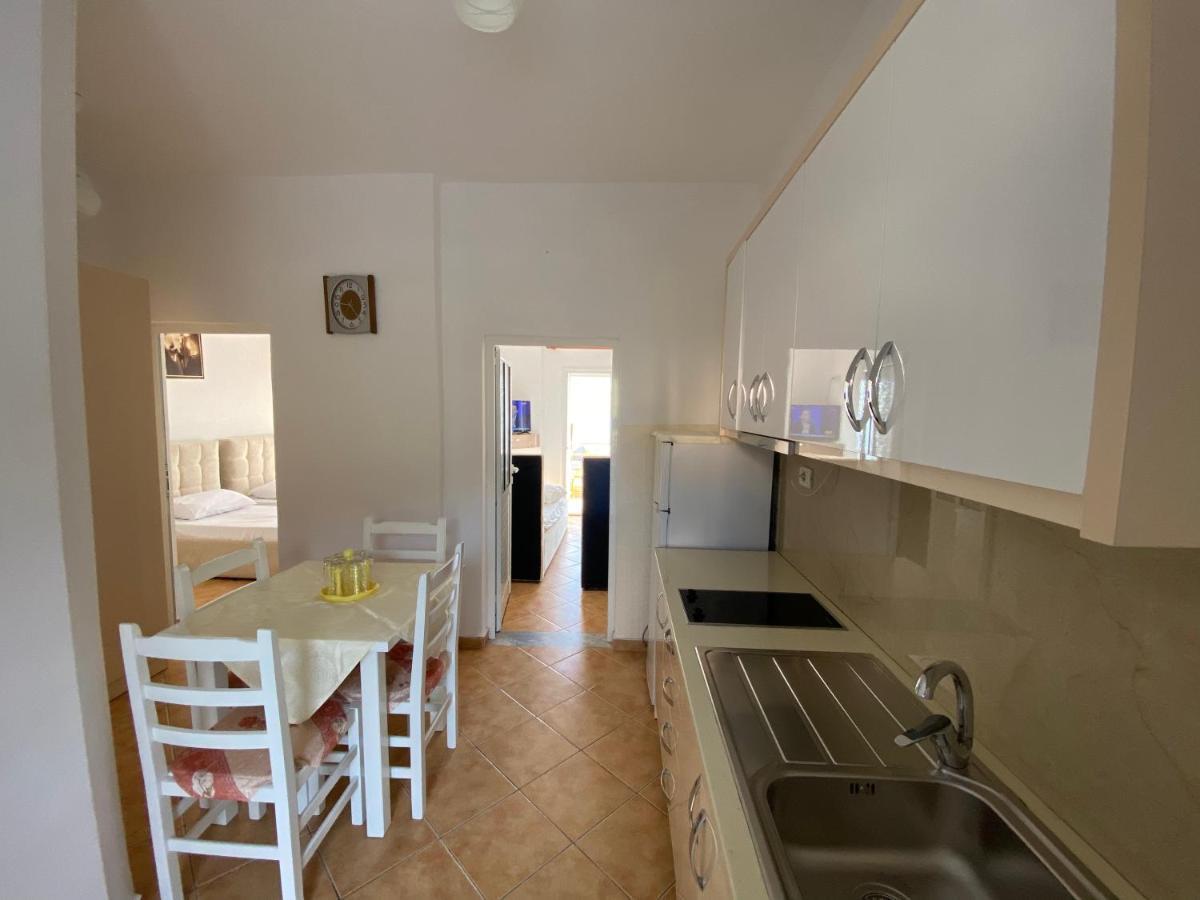 Wave N' Sea Apartments Himare Exterior photo