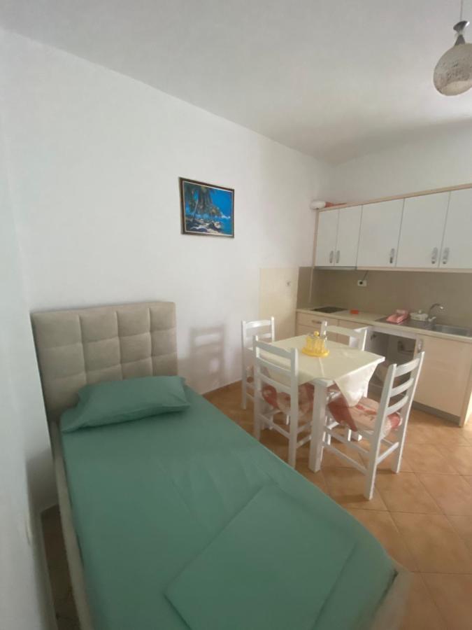 Wave N' Sea Apartments Himare Exterior photo